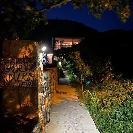 Ferienhaus Butik Mor Salkim Evleri